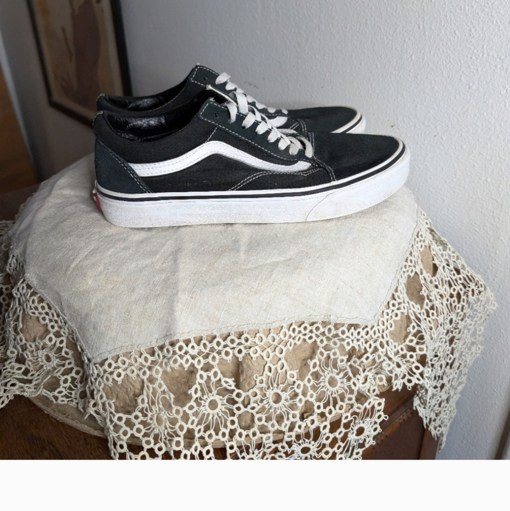 Vans Women's Black and White Sneakers Unisex - Picture 5 of 12